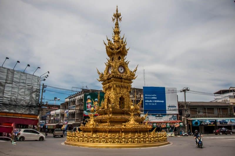 watching clock tower is the best things to do in chiang rai
