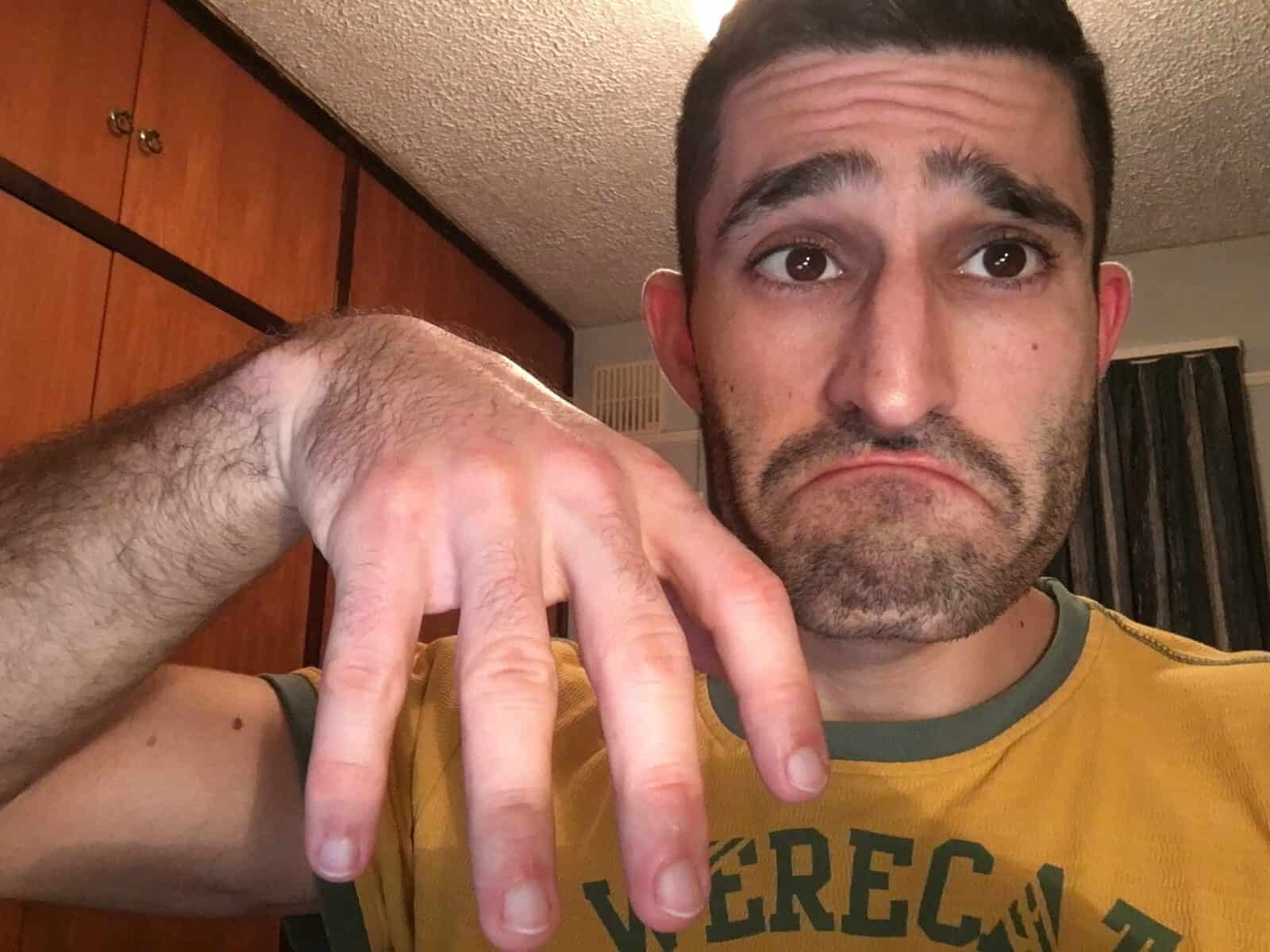 Stefan ringless finger