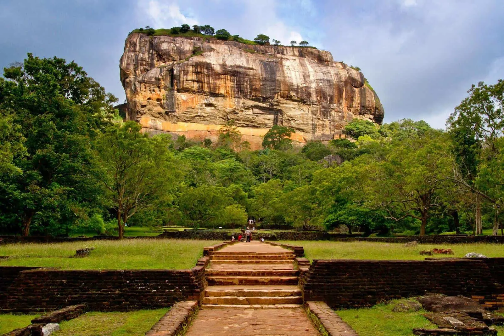 Spend at least 3 weeks in Sri Lanka to enjoy its nature & beauty.