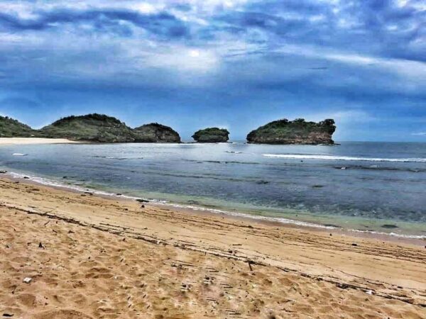 watu karung pacitan beach - how to get to Pacitan