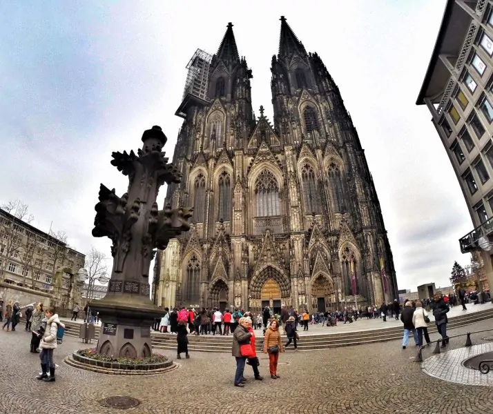 roaming around Cologne Cathedral