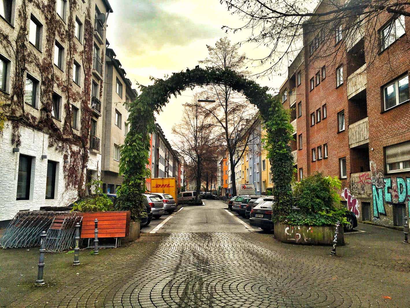 I saw a Cologne lawn arch as I wondered