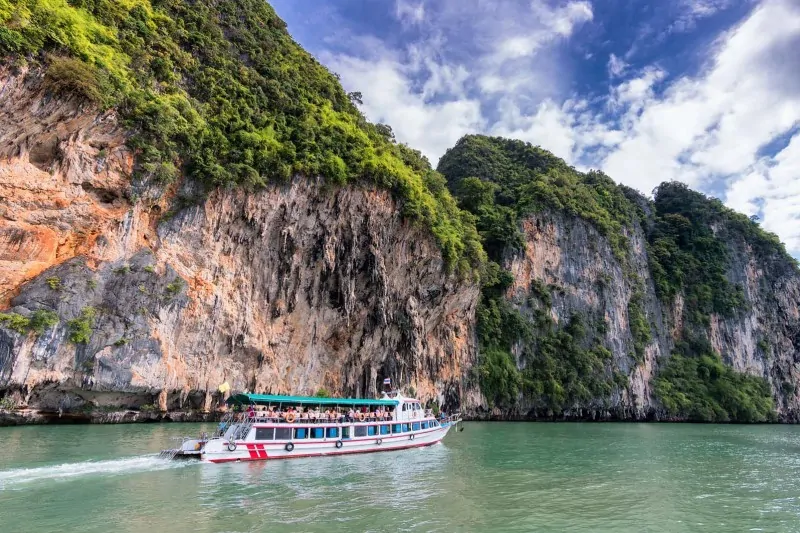 A good Krabi itinerary includes island hopping!