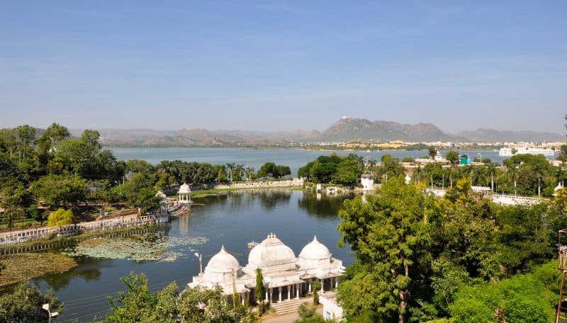 Visit lake Pichola during your Udaipur itinerary.