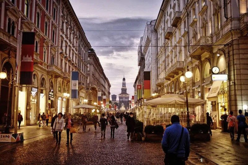 Spend a day for shopping in Milan during your 7 days in Italy. 