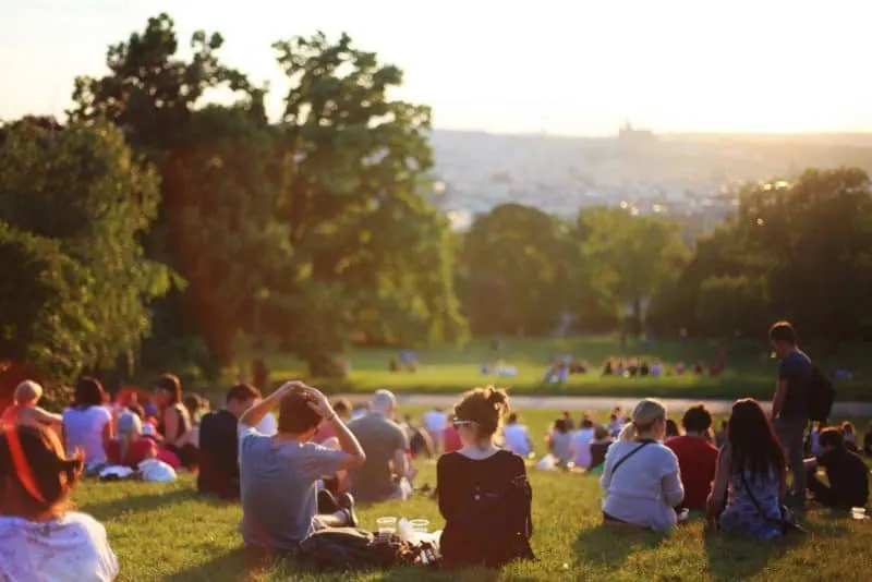 Au pairs in Spain have free time to roam the city.