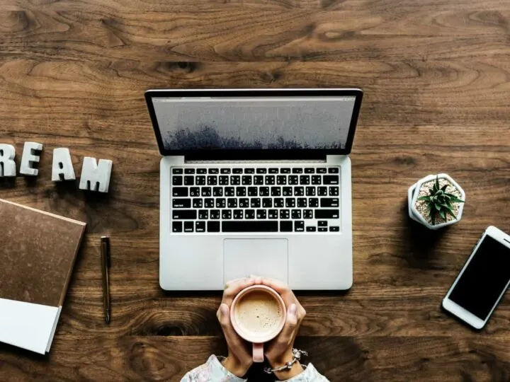 How to Be a Social Media Manager and Never Work in an Office Again