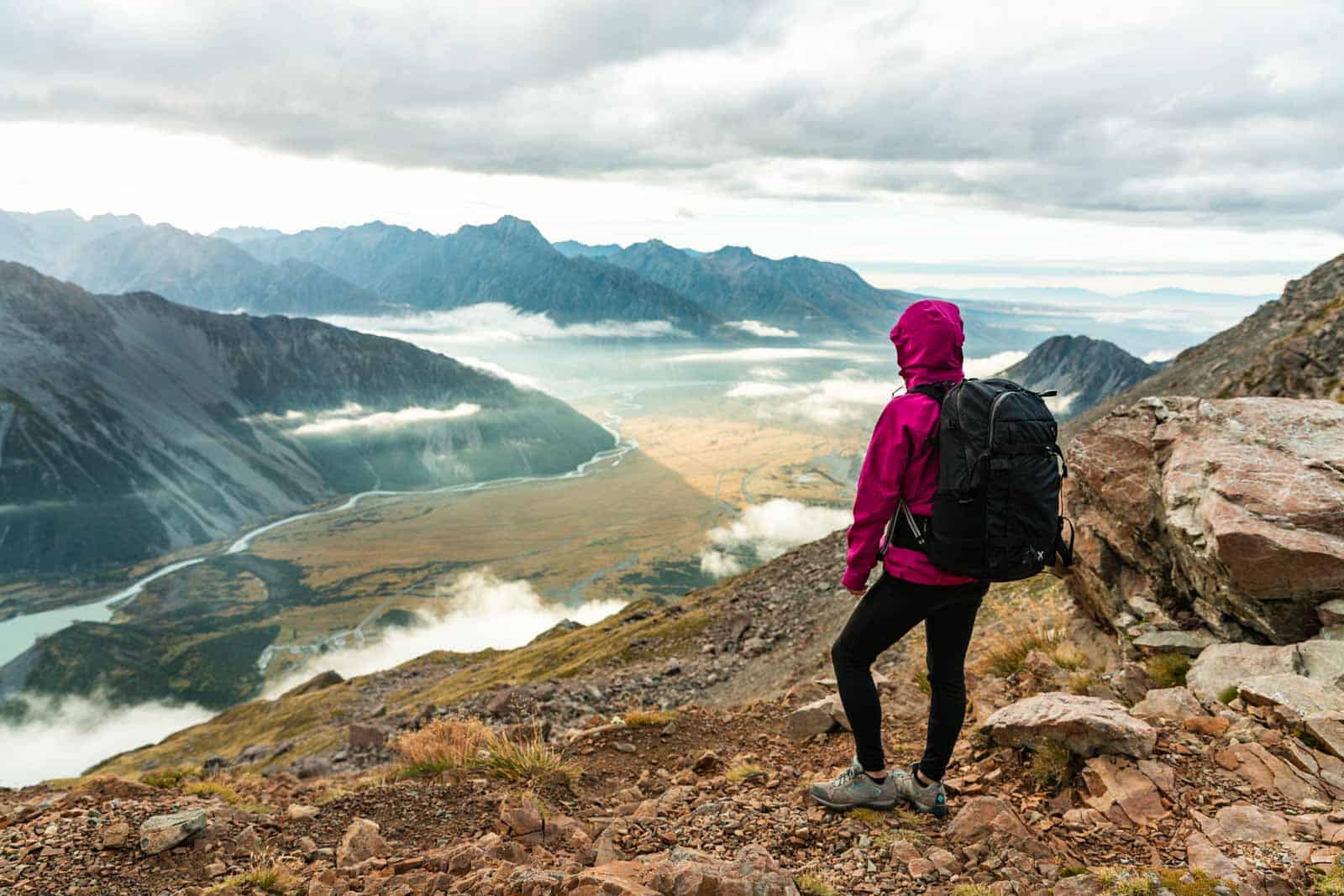 7 Travel Jackets for Women: Choosing The Best For Your Trip