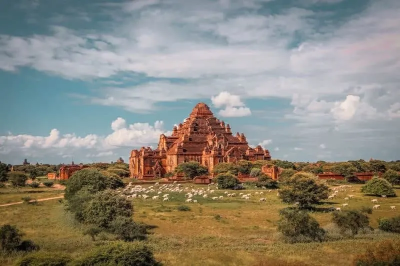 Dhammayan Gyi temple Bagan