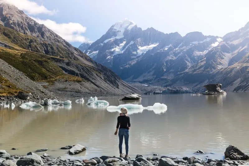 hooker valley lake iceburgs