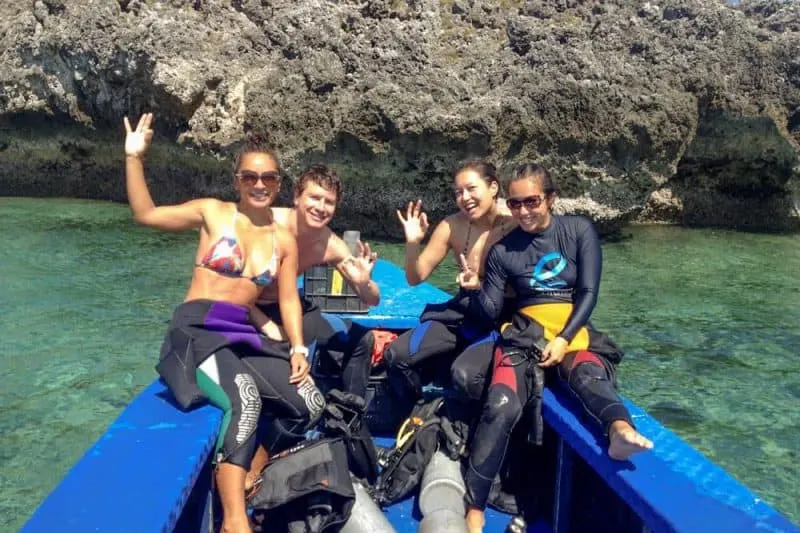 Scuba instructor with students