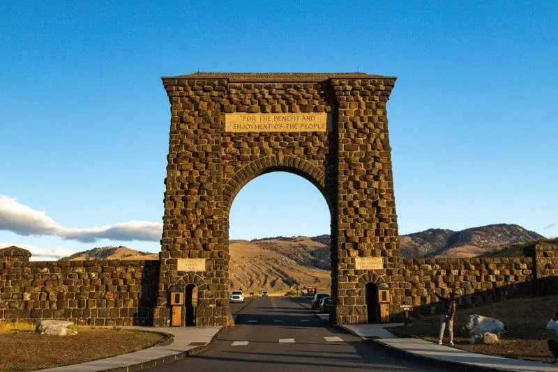 Roosevelt Arch is another thing to put on your Yellowstone itinerary