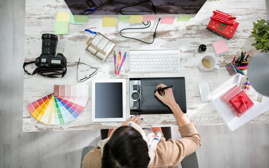 How to Be a Graphic Designer While Traveling the World