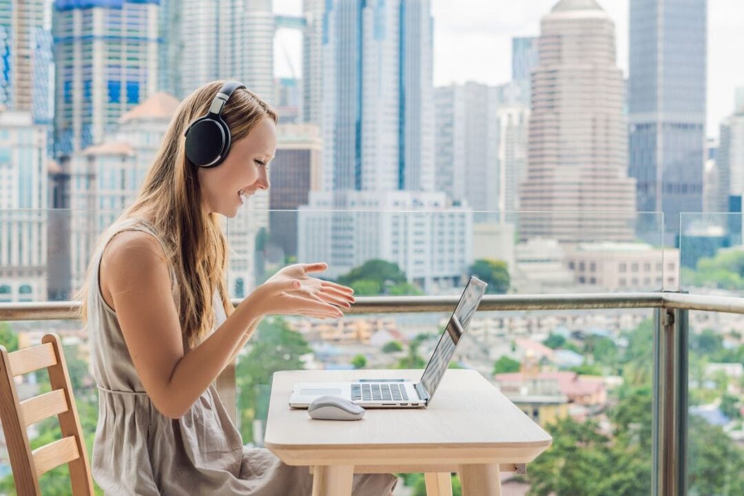 5 Best Online TEFL Courses to Teach English (UNDER $200)