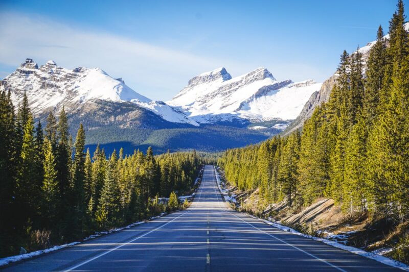 Icefield Parkway with snowcapped mountains in Banff National Park