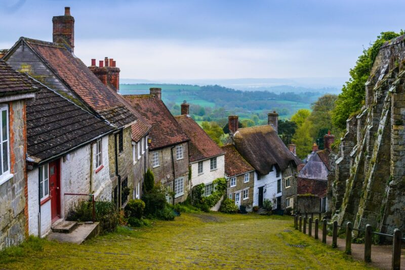 British cottages working in the UK as a foreigner