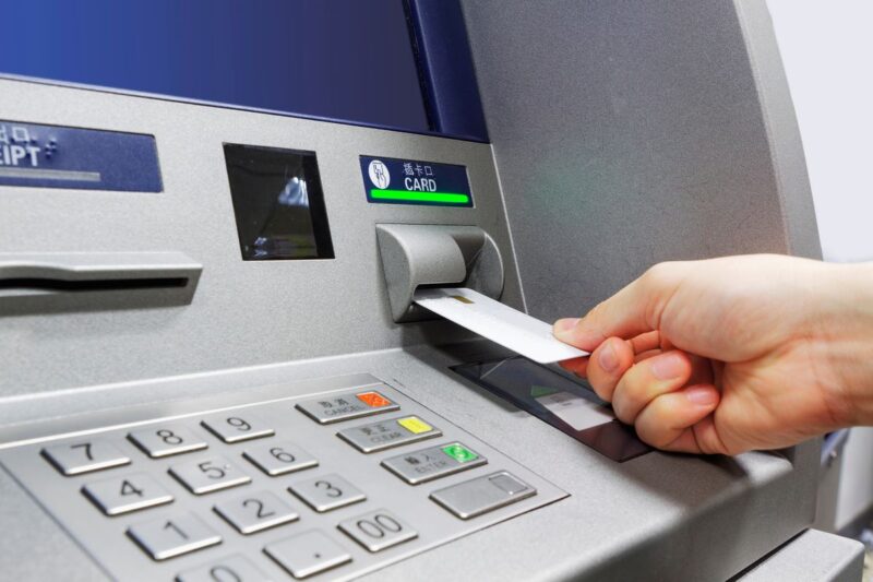 Card in ATM best travel cards