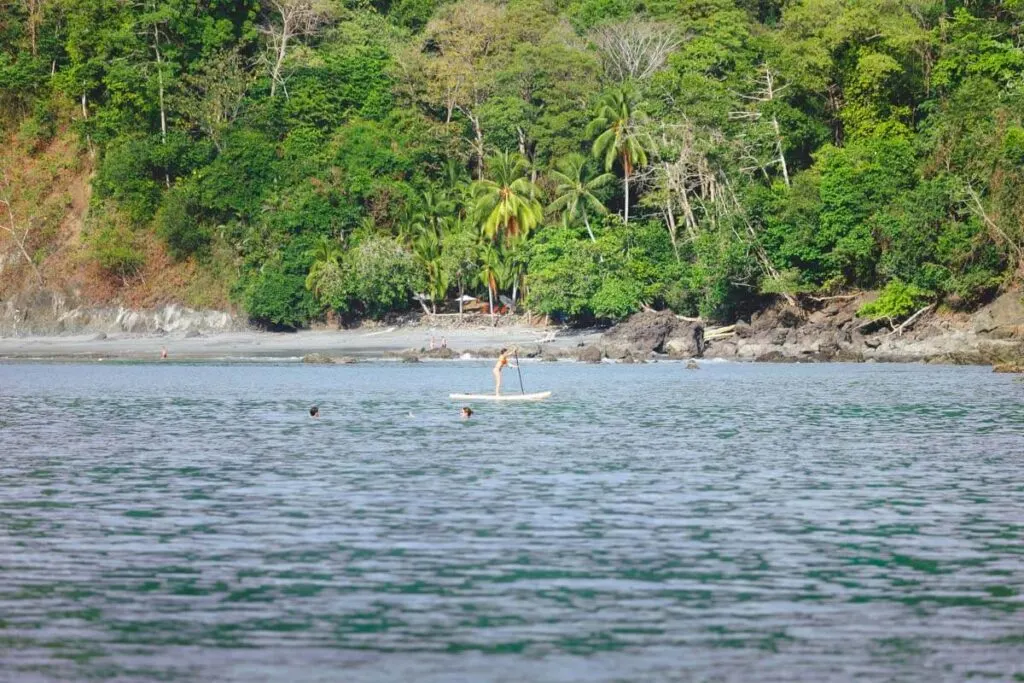 During your time as a digital nomad in Costa Rica, try out paddle boarding!