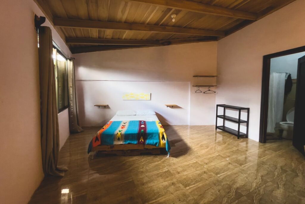 Argdivan Hostel bedroom in La Fortuna.
