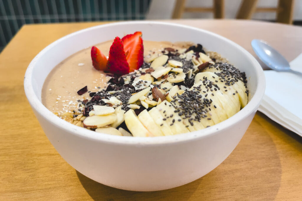 A delicious looking smoothie bowl from Kaukau in Santa Teresa.