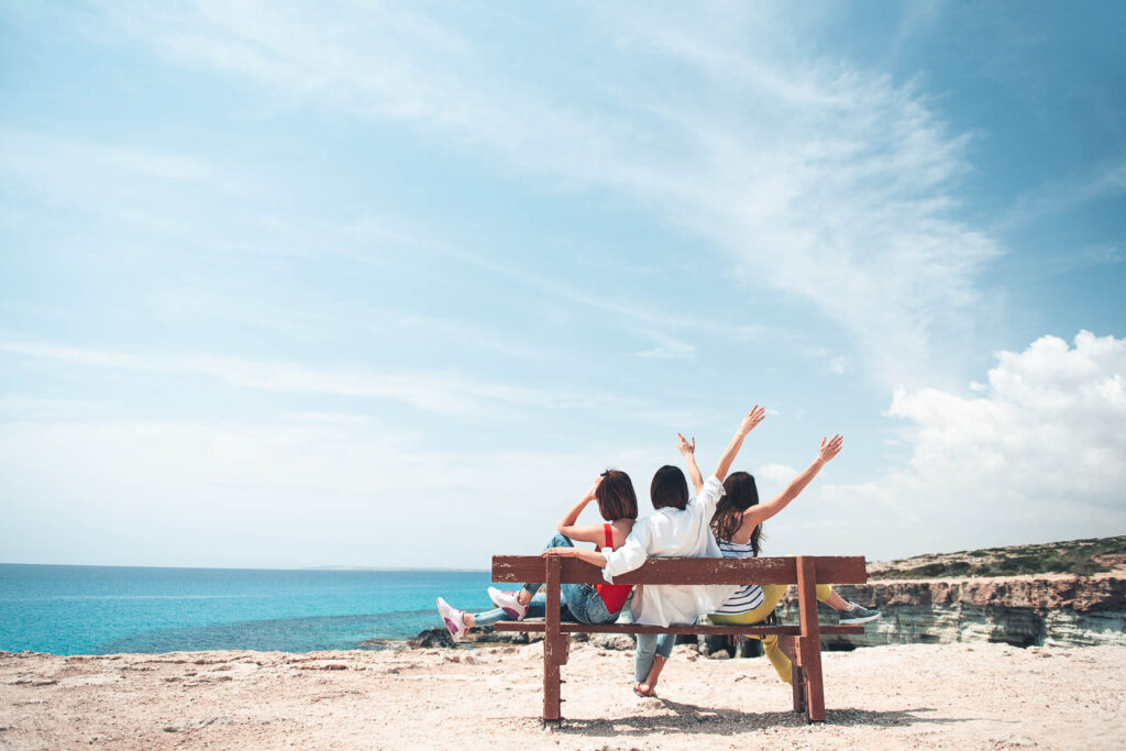 3 people on a bench 