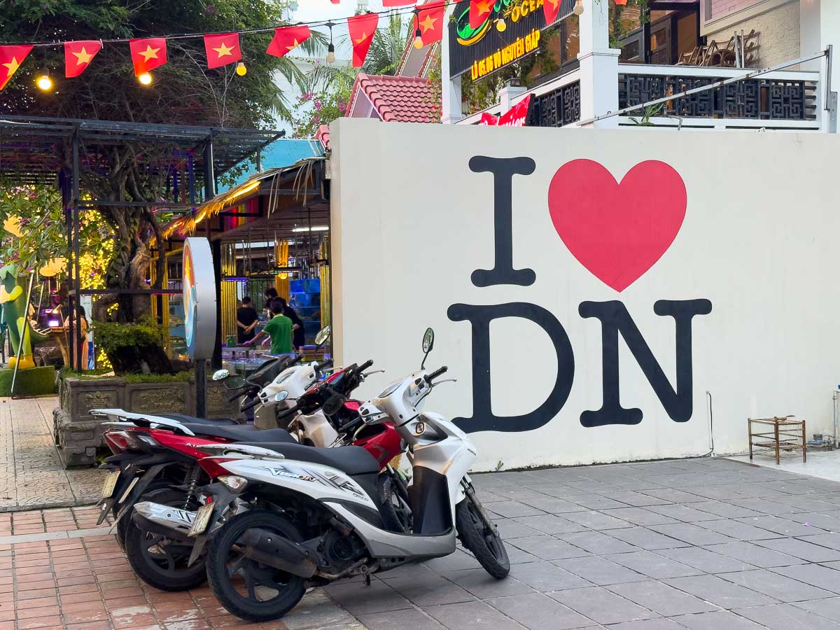 I love DN sign.