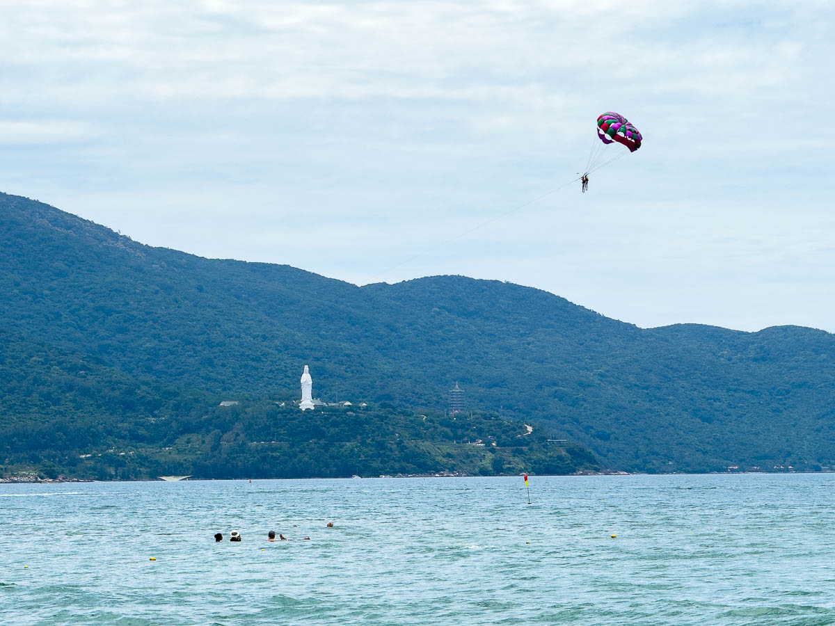 Parasailer in Da Nang