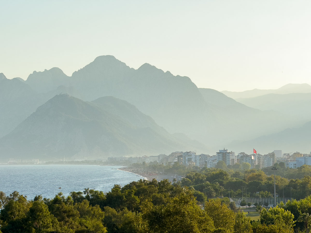 Antalya Konyaaltı Plaj viewpoint with mountains and the sea on an Antalya itinerary.