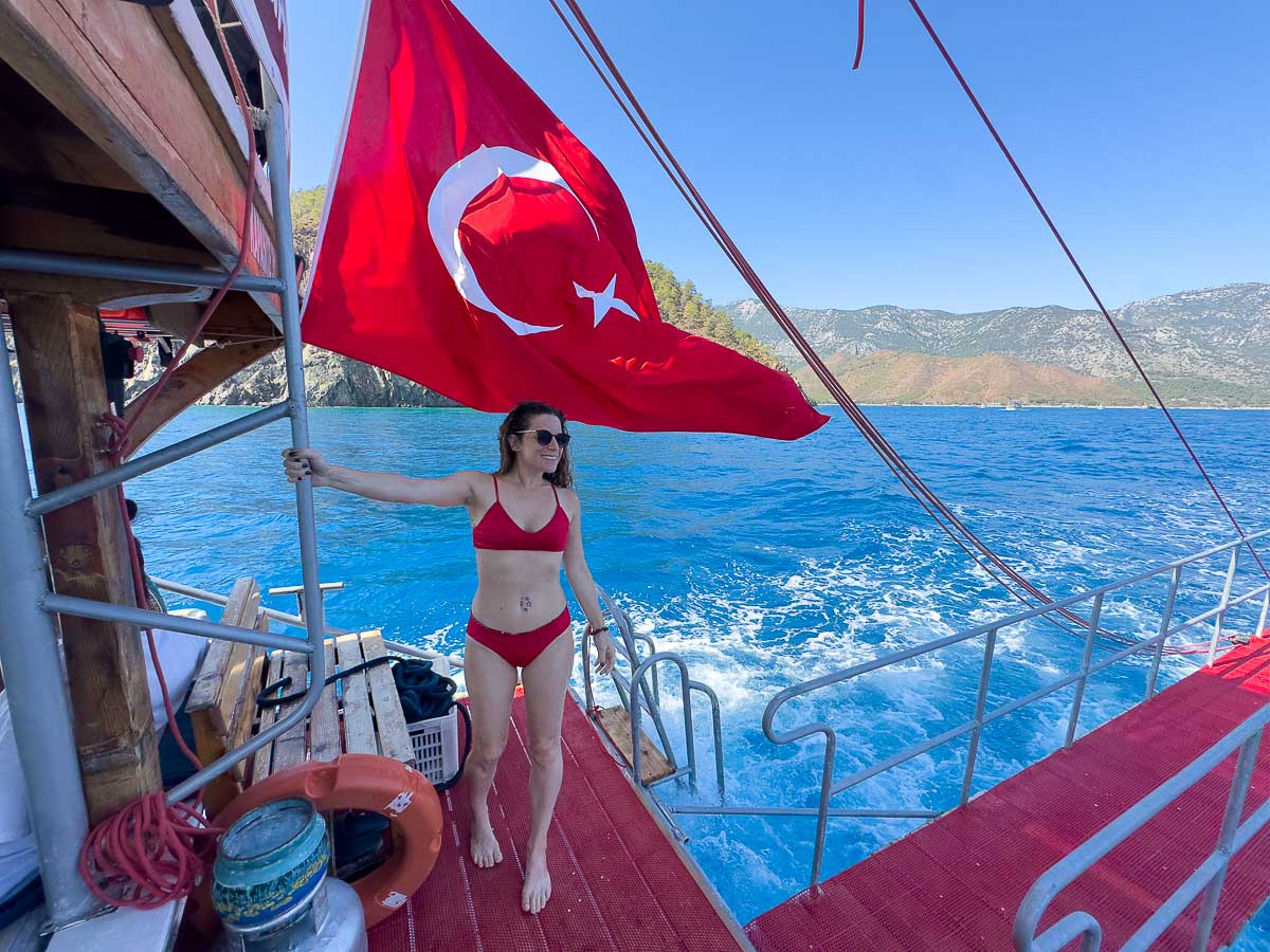 suluada nina and turkey flag