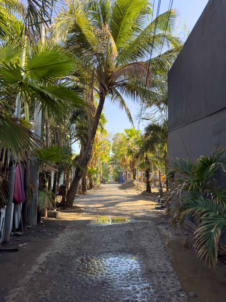 El Tunco El Salvador-walkway