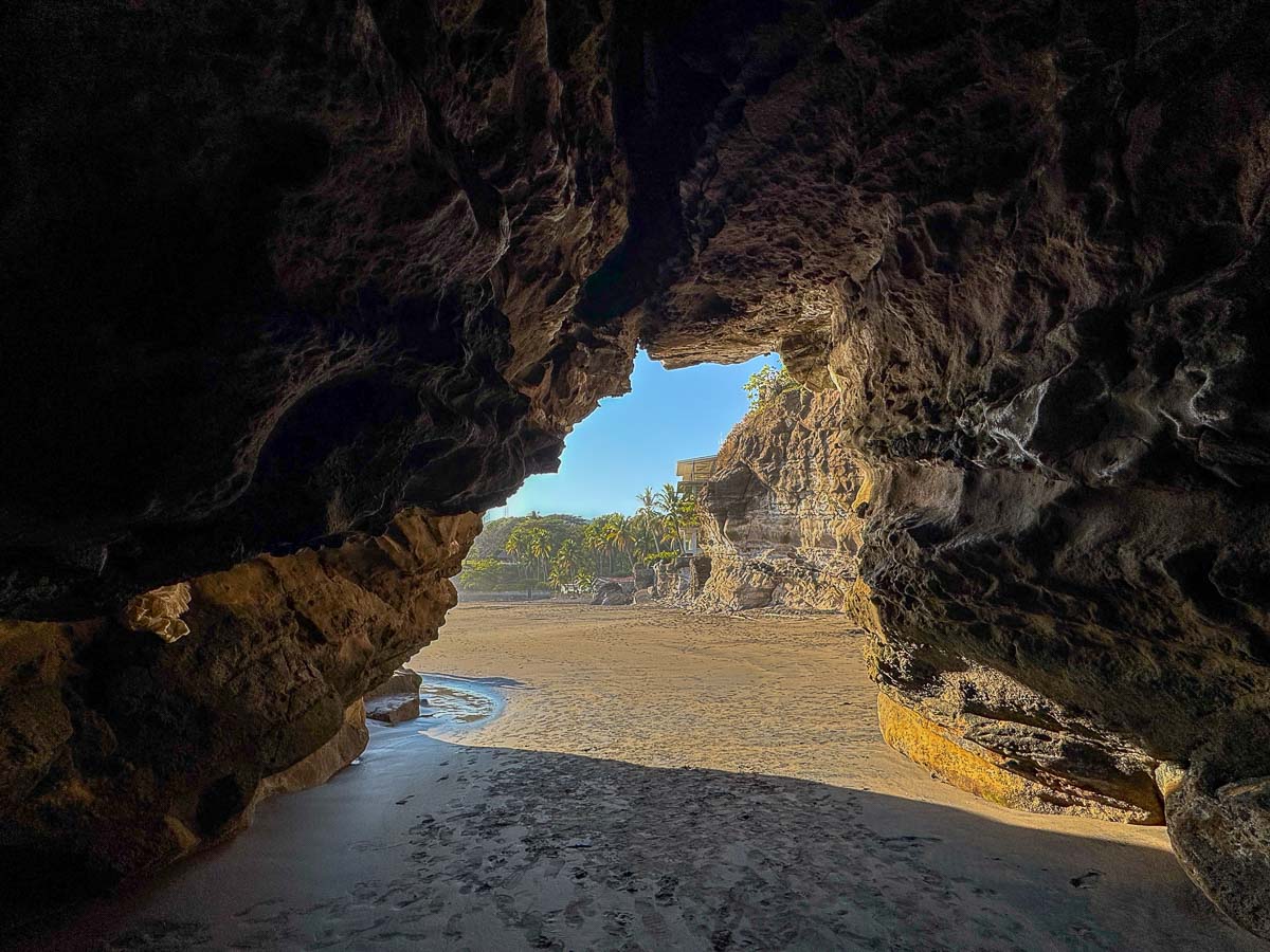 El Zonte El Salvador-cave