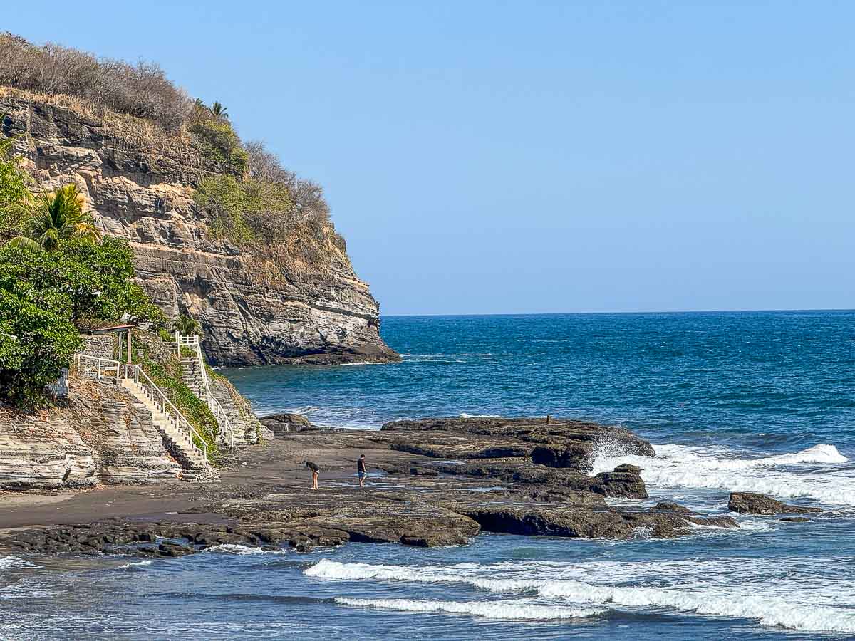 El Zonte El Salvador rocky cove