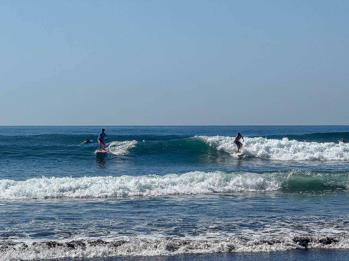 El Zonte El Salvador two surfers
