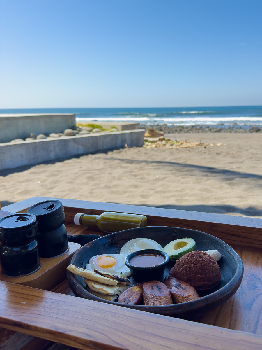 Mizata El Salvador- breakfast on the beach