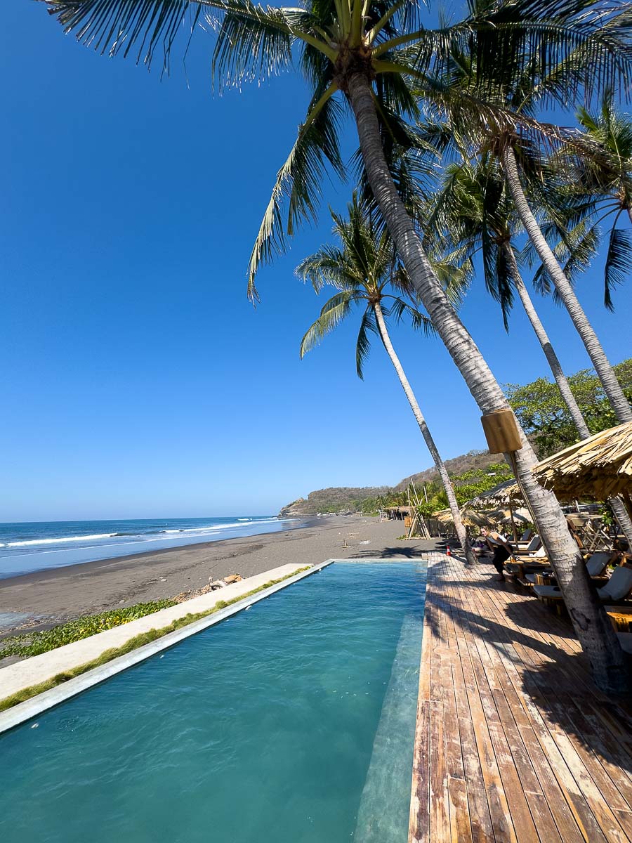 Mizata El Salvador- pool and beach