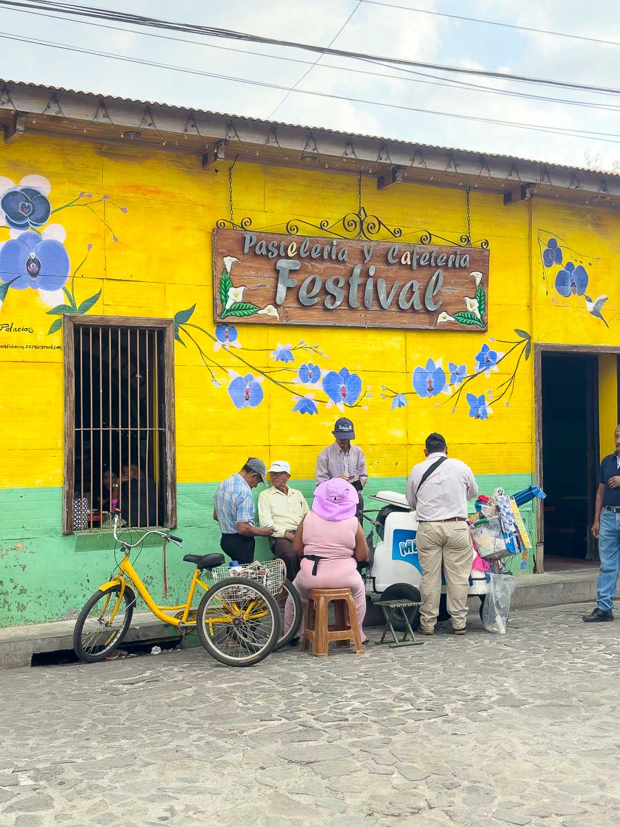 Juayua-locals outside.