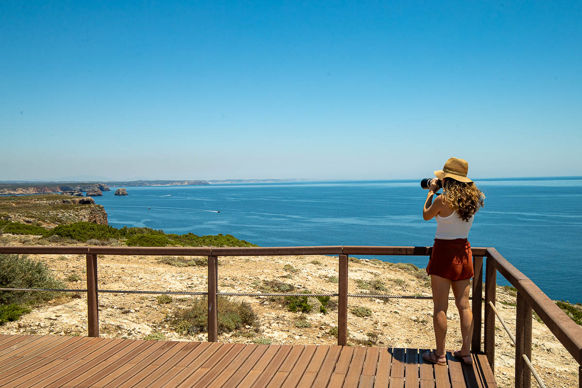 sagres hike and viewpoint, nina taking photo.