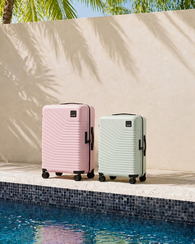 2 coolife luggage poolside