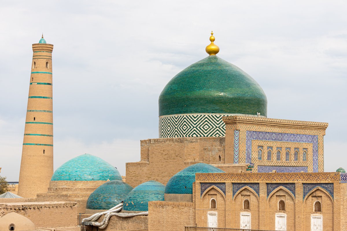 Green dome of the Pahlavan Mahmoud Mausoleum and a minaret in Khiva, Uzbekistan
